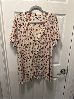 Rose + Olive flutter sleeve Top